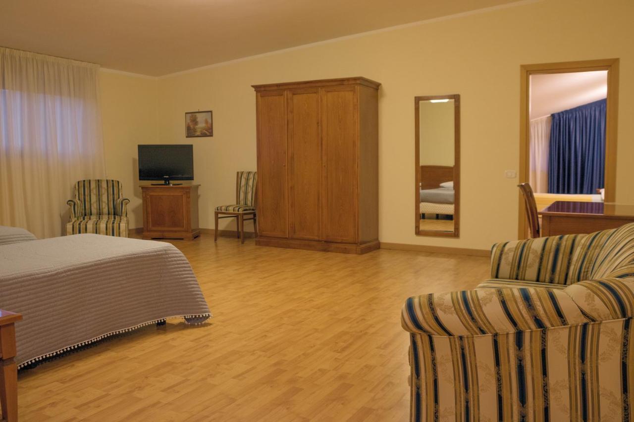 Ruggiero Park Hotel วัลโล เดลลา ลูคาเนีย ภายนอก รูปภาพ