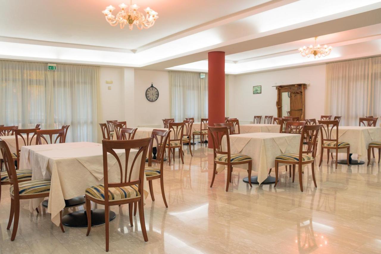 Ruggiero Park Hotel วัลโล เดลลา ลูคาเนีย ภายนอก รูปภาพ